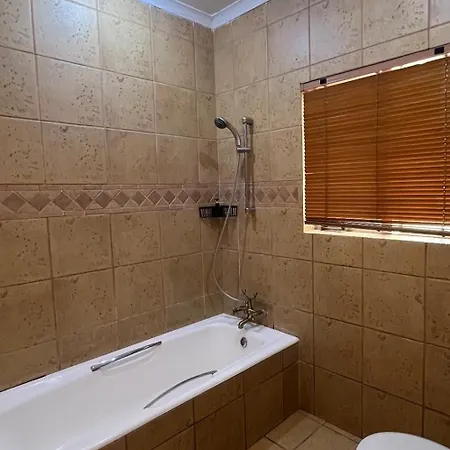Home In Pretoria Near Menlyn Maine Exterior photo