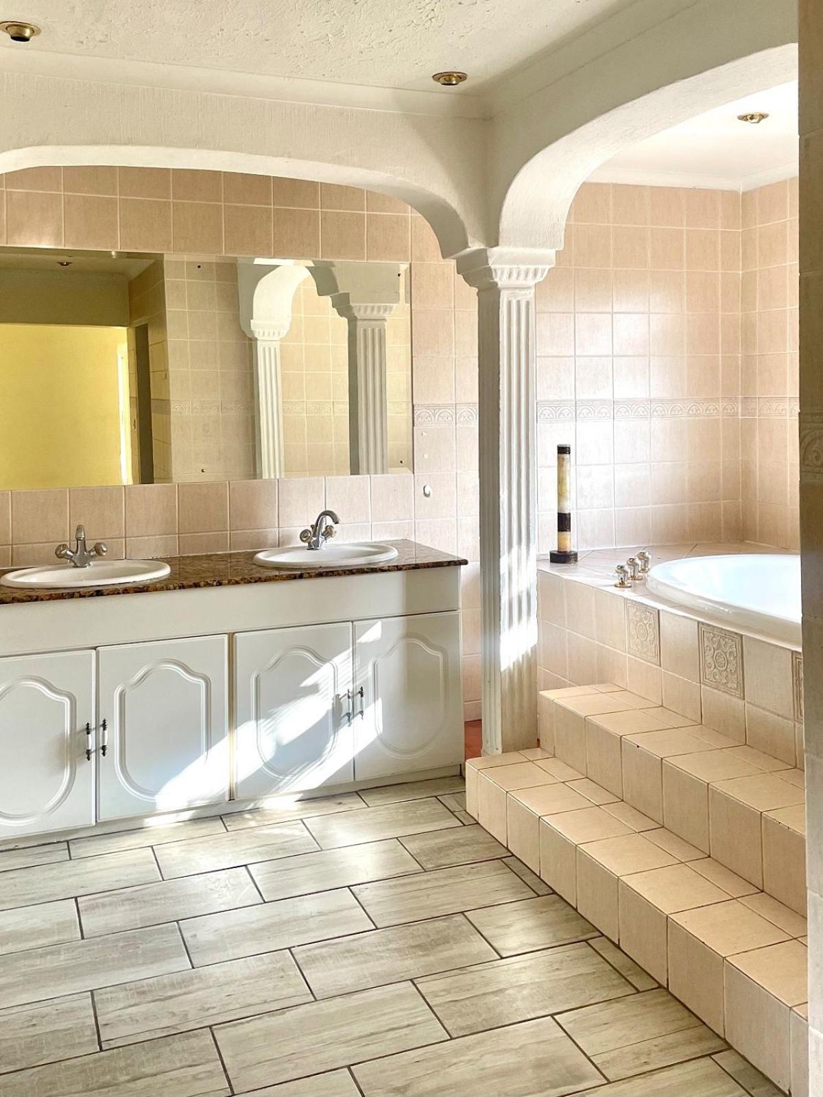 Holiday home In Near Menlyn Maine