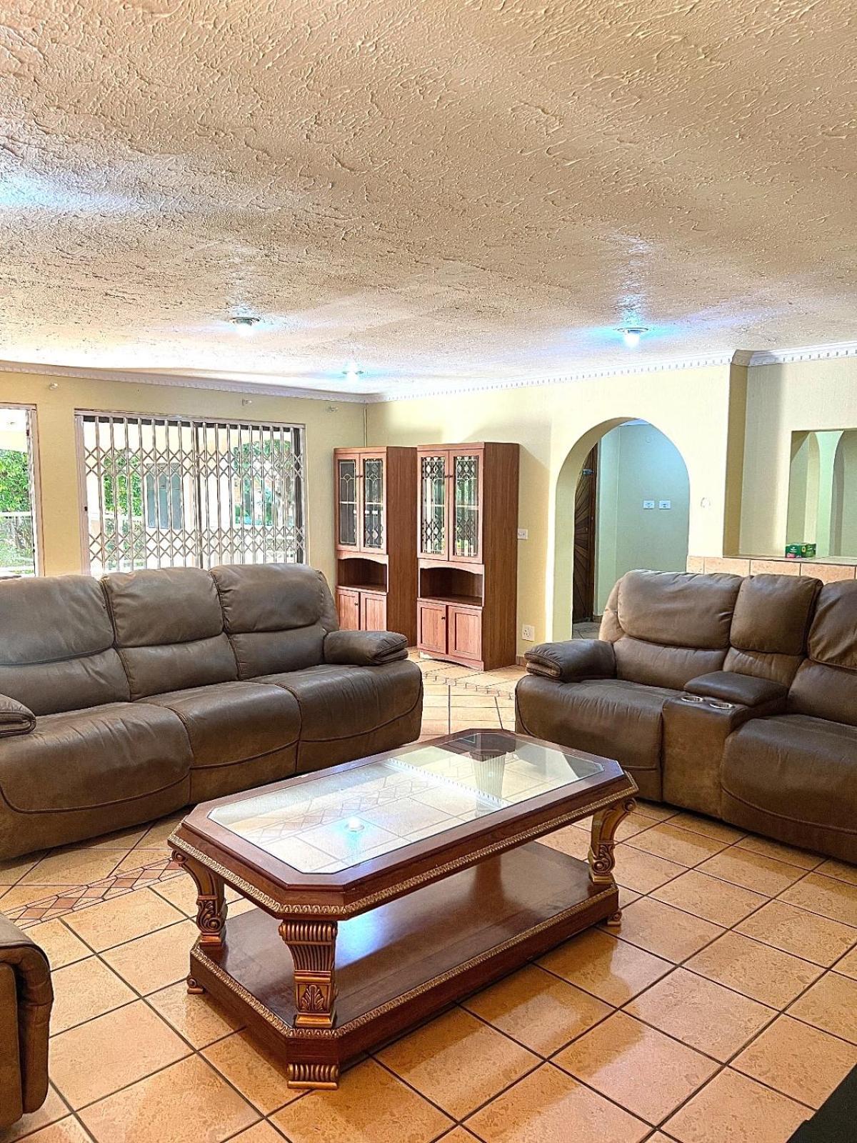 In Near Menlyn Maine Holiday home *